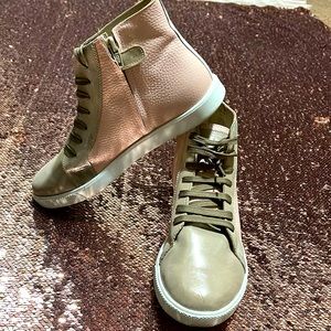 Cute sneakers by Elephantito